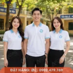 Áo đồng phục họp lớp màu trắng viền xanh nhạt thanh lịch, thiết kế polo tối giản hiện đại