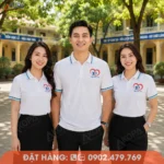 Áo đồng phục họp lớp màu trắng viền xanh ngọc trẻ trung, thiết kế dành cho kỷ niệm 30 năm.