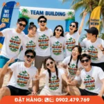 Nhóm bạn mặc áo phông đồng phục nhóm slogan Anh Em Ta Là Củ Su Hào tham gia teambuilding trên biển