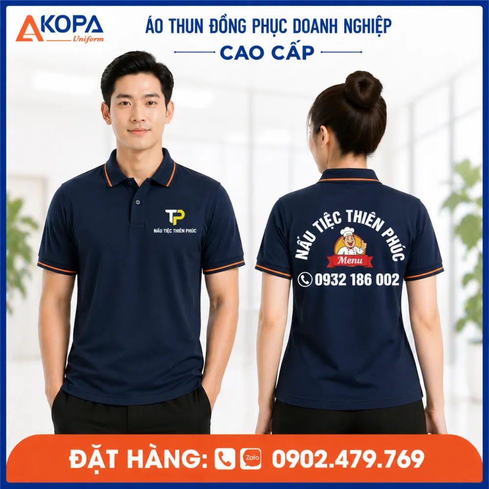 áo thun polo đồng phục nấu tiệc cưới màu xanh navy phối viền cam.