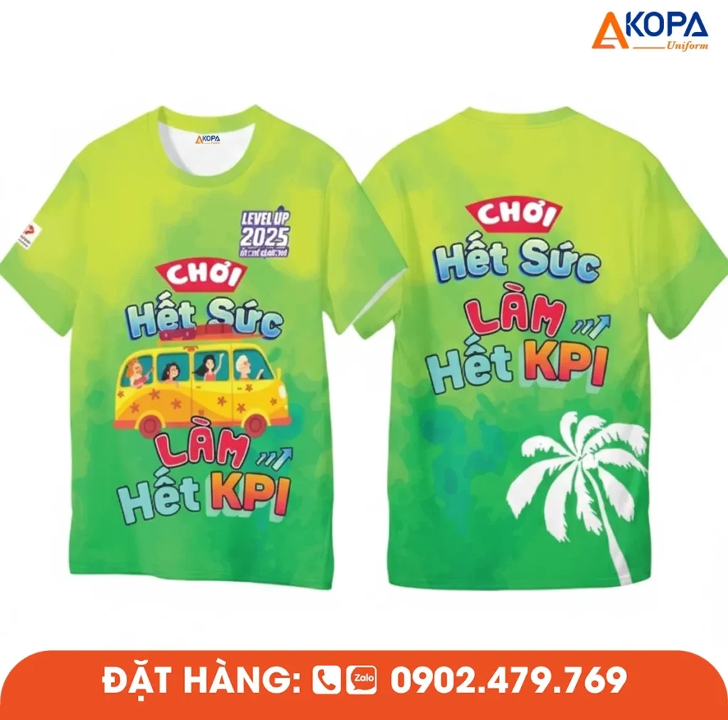 Áo phông đồng phục nhóm thiết kế xanh lá trẻ trung với slogan “Chơi hết sức làm hết KPI” và hình xe du lịch, phù hợp cho du lịch, teambuilding, sự kiện và hoạt động gắn kết nhóm.