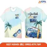 Áo phông đồng phục nhóm thiết kế “Gia đình là số 1” kết hợp hình xe du lịch và phong cách biển nhiệt đới, phù hợp cho du lịch, teambuilding và sự kiện nhóm.