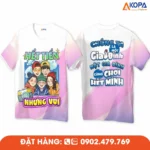 Áo phông đồng phục nhóm thiết kế trẻ trung với slogan “Hết tiền nhưng vui” và “Chúng ta là một gia đình”, phù hợp cho du lịch, dã ngoại và sự kiện gắn kết đội nhóm.