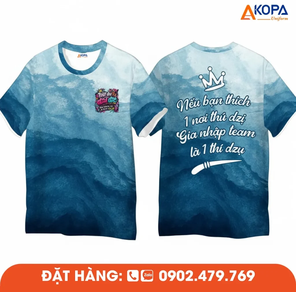 Áo phông đồng phục nhóm thiết kế xanh loang độc đáo cùng slogan sáng tạo, phù hợp cho du lịch, teambuilding, sự kiện và các hoạt động gắn kết nhóm.