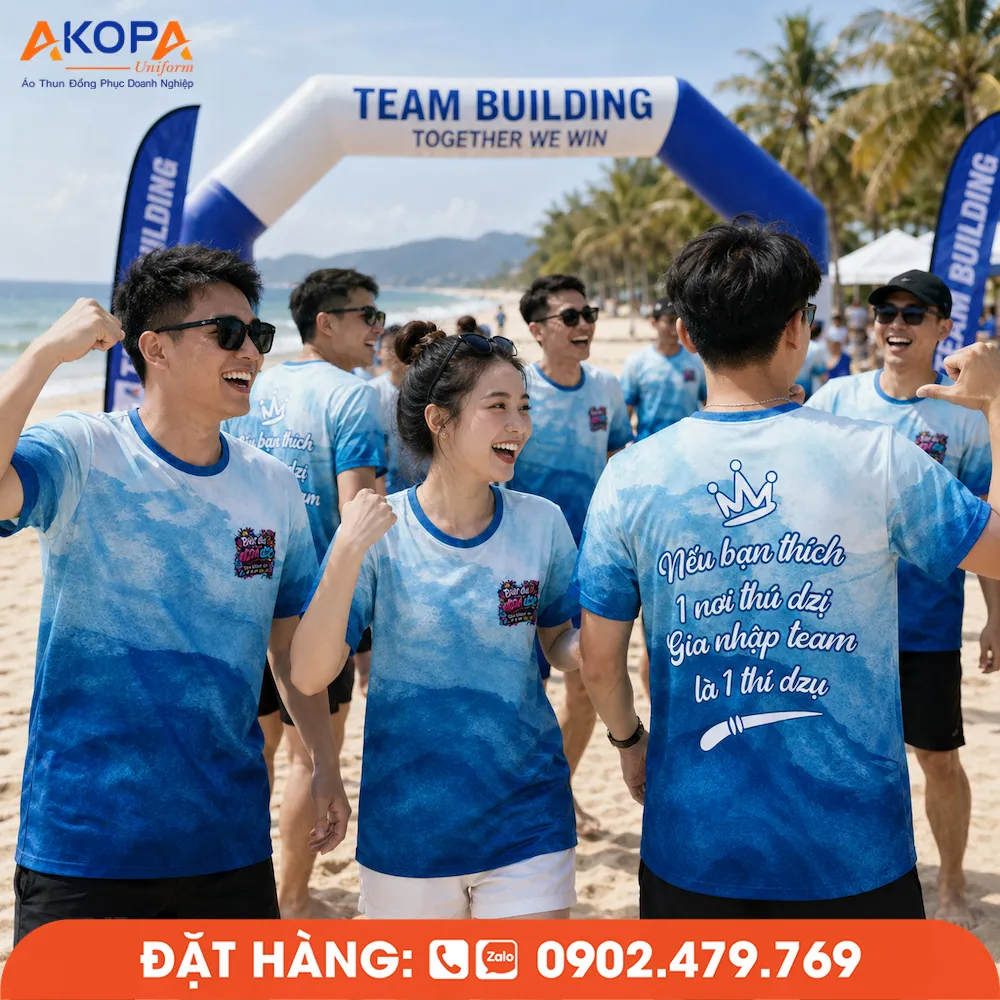 Áo phông đồng phục nhóm màu xanh biển với thiết kế slogan độc đáo dành cho các thành viên tham gia teambuilding và du lịch biển.