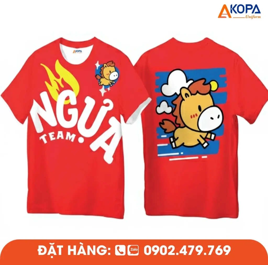 Áo phông đồng phục nhóm thiết kế màu đỏ nổi bật với chủ đề “Ngựa Team” và hình ngựa hoạt hình đáng yêu, phù hợp cho du lịch, teambuilding và các sự kiện gắn kết nhóm.