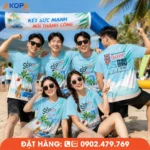 Áo phông đồng phục nhóm màu xanh ngọc với thiết kế Sếp Ơi Thế và thông điệp gắn kết dành cho 6 thành viên tham gia teambuilding biển.