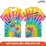 Áo phông đồng phục nhóm thiết kế tie-dye nhiều màu cùng slogan “We Are One”, phù hợp cho du lịch, teambuilding, sự kiện và các hoạt động gắn kết tập thể.