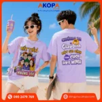 Áo nhóm đi biển màu tím pastel với slogan "Hết Tiền Nhưng Vui", thiết kế trẻ trung, chất vải mát, phù hợp du lịch, team building và hội bạn thân.