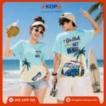 Áo gia đình đi biển màu xanh mint với thiết kế in trước sau độc đáo, slogan "1 Gia Đình Là Chơi Hết Mình". Chất vải thoáng mát, form unisex năng động, thích hợp du lịch, nghỉ dưỡng, chụp ảnh gia đình và tạo dấu ấn cho những chuyến đi mùa hè.