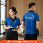 Áo đồng phục công sở màu xanh dương phối cổ đen nổi bật với thiết kế hiện đại, giúp xây dựng hình ảnh chuyên nghiệp và tăng nhận diện thương hiệu. Phù hợp cho doanh nghiệp logistics, vận tải, văn phòng và nhiều lĩnh vực dịch vụ.