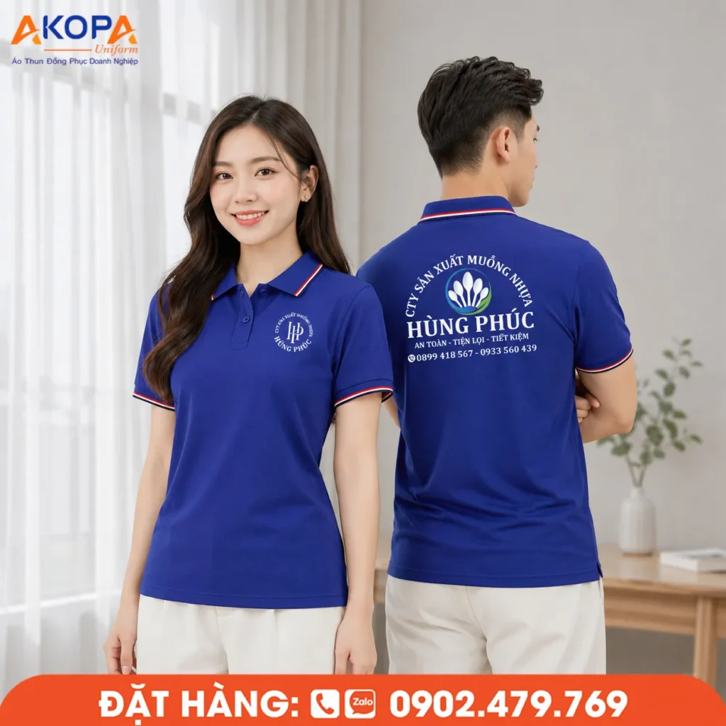 Áo đồng phục công sở màu xanh dương phối viền đỏ trắng mang phong cách trẻ trung, chuyên nghiệp và nổi bật. Thiết kế polo hiện đại, chất liệu thoáng mát, phù hợp cho doanh nghiệp sản xuất, văn phòng và nhiều lĩnh vực kinh doanh khác.