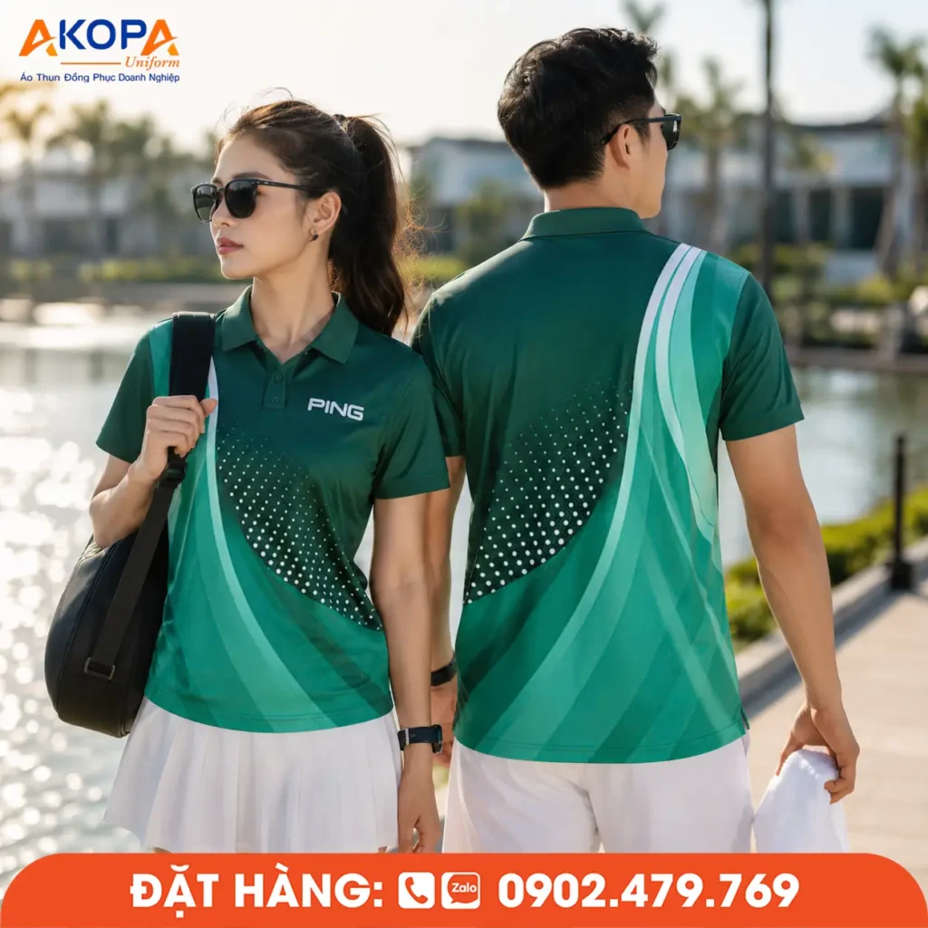 Mẫu áo Pickleball xanh lá phối họa tiết chuyển sắc mềm mại, tạo vẻ ngoài khỏe khoắn và thanh lịch. Chất vải co giãn, thoáng mát, thấm hút mồ hôi tốt, thích hợp cho thi đấu, tập luyện và đồng phục đội nhóm.