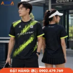 Áo đồng phục pickleball cổ tròn màu đen phối xanh neon cá tính, thiết kế "Pure Game" mạnh mẽ, chất liệu co giãn 4 chiều, thoáng khí, thấm hút mồ hôi hiệu quả, thích hợp cho thi đấu, luyện tập và đồng phục đội nhóm Pickleball.