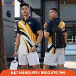 Áo đồng phục Pickleball xanh navy phối vàng nổi bật, thiết kế mạnh mẽ, chất liệu co giãn 4 chiều, thoáng khí, hút ẩm nhanh, thích hợp thi đấu, tập luyện và đồng phục câu lạc bộ Pickleball.