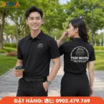 Áo polo đồng phục màu đen Tuấn Nguyễn sở hữu thiết kế tối giản, form áo đứng dáng, chất liệu co giãn thoáng mát và logo in sắc nét. Mẫu áo là lựa chọn phù hợp cho gara ô tô, trung tâm chăm sóc xe và doanh nghiệp dịch vụ muốn xây dựng hình ảnh chuyên nghiệp, đồng bộ.