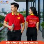 Áo polo đồng phục màu đỏ phối cổ vàng nổi bật, chất liệu thoáng mát, form chuẩn nam nữ, in thêu logo theo yêu cầu. Phù hợp cho thực phẩm, bán lẻ, doanh nghiệp và đội ngũ kinh doanh chuyên nghiệp.