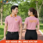 Áo polo đồng phục màu hồng phối cam nổi bật, chất liệu thoáng mát, thiết kế trẻ trung, phù hợp cho doanh nghiệp, dược phẩm và đội ngũ nhân viên chuyên nghiệp.