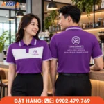 Áo polo đồng phục màu tím phối trắng nổi bật với thiết kế hiện đại, màu sắc sang trọng và dễ nhận diện thương hiệu. Chất liệu thoáng mát, form đẹp, phù hợp cho doanh nghiệp, showroom và đội ngũ kinh doanh.