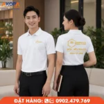 Áo polo đồng phục màu trắng thiết kế thanh lịch, tôn lên hình ảnh chuyên nghiệp với logo in nổi bật trước ngực và sau lưng. Phù hợp gara ô tô, trung tâm dịch vụ và doanh nghiệp cần đồng phục bền đẹp, thoải mái khi mặc.