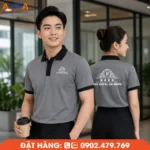 Áo polo đồng phục màu xám Rex Hotel An Nhơn phối cổ và bo tay màu đen, form lịch sự, logo in rõ nét, phù hợp cho khách sạn, nhà hàng và đội ngũ lễ tân.