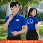 Áo polo đồng phục màu xanh dương Anh Dương được thiết kế hiện đại với gam màu nổi bật, cổ bo tinh tế, in logo sắc nét và chất liệu co giãn thoáng mát, lý tưởng cho doanh nghiệp vận tải, logistics và dịch vụ chuyên nghiệp.