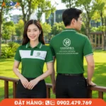 Áo polo đồng phục màu xanh lá phối trắng mang phong cách hiện đại, nổi bật với thiết kế tinh tế và form mặc gọn gàng. Chất liệu thoáng mát, in thêu logo sắc nét, phù hợp doanh nghiệp dược phẩm, y tế, văn phòng và nhiều ngành dịch vụ.