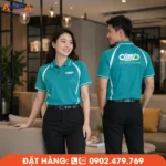 Áo polo đồng phục màu xanh ngọc phối đường line trắng tạo vẻ ngoài trẻ trung, năng động và chuyên nghiệp. Thiết kế phù hợp cho doanh nghiệp, văn phòng, y tế và dược phẩm với chất liệu bền đẹp, thoáng mát, dễ mặc hằng ngày.