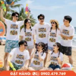 Áo team building hài hước với slogan "Làm nhiệt tình, quẩy hết mình", thiết kế năng động, hình in sắc nét và chất vải thoáng mát, giúp tập thể nổi bật trong các chuyến du lịch biển, team building và hoạt động gắn kết đồng đội.