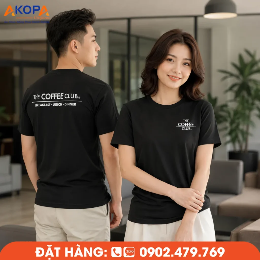Áo thun đồng phục màu đen cổ tròn, in logo trước ngực và sau lưng, thiết kế tối giản, phù hợp cho quán cà phê, nhà hàng, doanh nghiệp và cửa hàng.