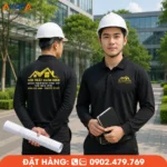 Mẫu áo thun dài tay màu đen nổi bật với logo in sắc nét, phù hợp cho doanh nghiệp nội thất, đội ngũ lắp đặt và kỹ thuật, tạo phong cách chuyên nghiệp khi làm việc.