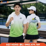 Áo đồng phục Pickleball trắng phối xanh lá với hiệu ứng chuyển màu nhẹ, tạo cảm giác tươi mới và hiện đại. Chất liệu thoáng mát, thấm hút tốt, phù hợp cho luyện tập, thi đấu và đồng phục câu lạc bộ.