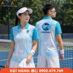 Áo đồng phục Pickleball trắng phối xanh ngọc nổi bật với họa tiết chuyển động hiện đại, tôn lên phong cách năng động. Chất liệu thoáng mát, co giãn tốt, phù hợp cho thi đấu và đồng phục câu lạc bộ.