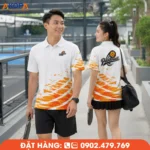 Áo Pickleball trắng phối cam nổi bật, thiết kế cá tính giúp tạo dấu ấn trên sân. Chất liệu thoáng mát, co giãn tốt, phù hợp luyện tập, thi đấu và đồng phục đội nhóm.