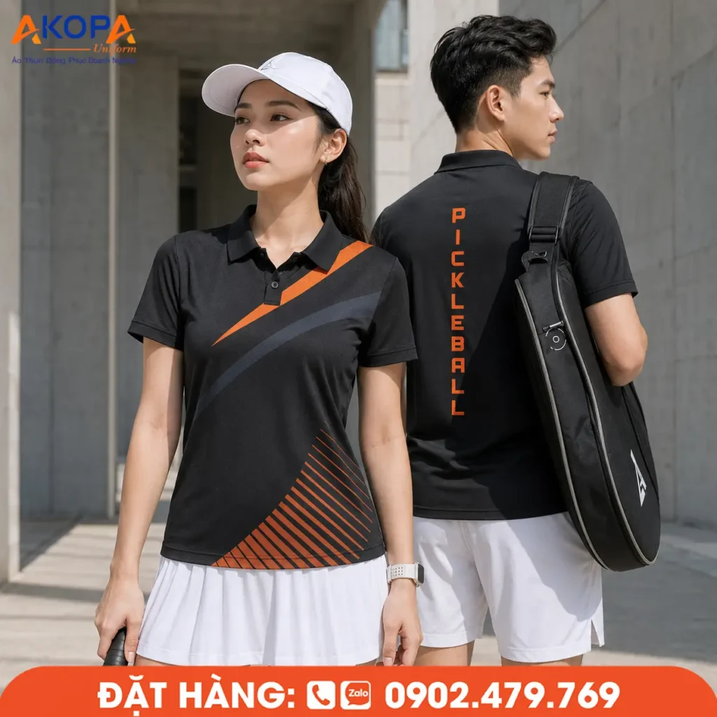 Áo đồng phục pickleball đen phối cam với họa tiết chéo tối giản, mang phong cách cá tính, dễ tạo dấu ấn thương hiệu và phù hợp cho câu lạc bộ, đội tuyển Pickleball.