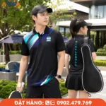 Áo đồng phục pickleball đen phối xanh ngọc với các mảng màu chuyển động hiện đại, tạo diện mạo nổi bật, thích hợp cho câu lạc bộ, đội thi đấu và sự kiện Pickleball.