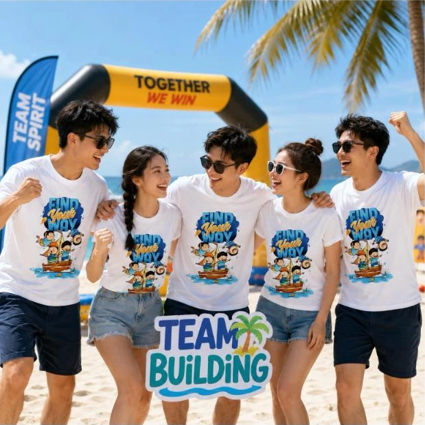 Nhóm nhân viên mặc áo phông nhóm in slogan “Find your way” khi đi team building – AKOPA