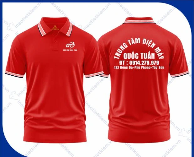 Mẫu áo polo đồng phục màu đỏ viền cổ phối màu in logo cửa hàng điện máy, mặt trước và mặt sau – AKOPA