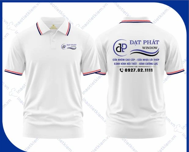 Mẫu áo polo đồng phục màu trắng viền cổ xanh đỏ in logo công ty nội thất, xây dựng, mặt trước và mặt sau – AKOPA