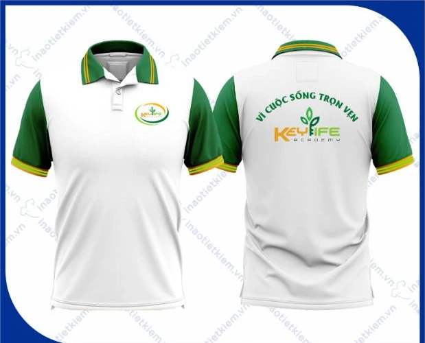 Mẫu áo polo đồng phục màu trắng tay xanh lá viền vàng in logo trung tâm ngoại ngữ, giáo dục, mặt trước và mặt sau – AKOPA