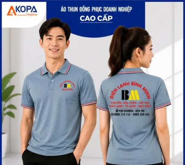 Áo polo đồng phục màu xám xanh viền đỏ in logo cửa hàng điện lạnh – APL23
