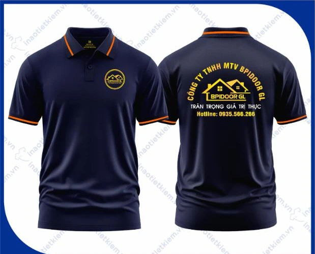 Mẫu áo polo đồng phục màu xanh đen viền cam in logo công ty nội thất, xây dựng, mặt trước và mặt sau – AKOPA