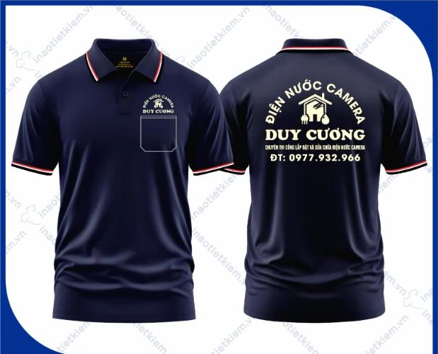 Mẫu áo polo đồng phục màu xanh đen có túi ngực viền đỏ trắng in logo dịch vụ điện nước, camera, mặt trước và mặt sau – AKOPA