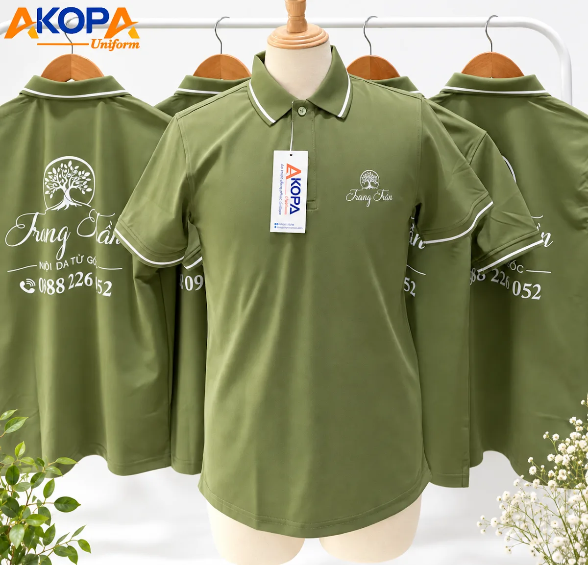 Áo polo đồng phục spa màu xanh rêu logo ngực – đơn hàng thực tế AKOPA