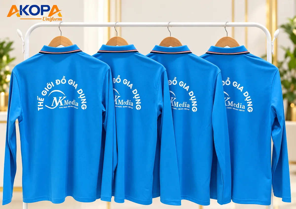 Áo polo đồng phục tay dài màu xanh dương in logo – đơn hàng thực tế AKOPA