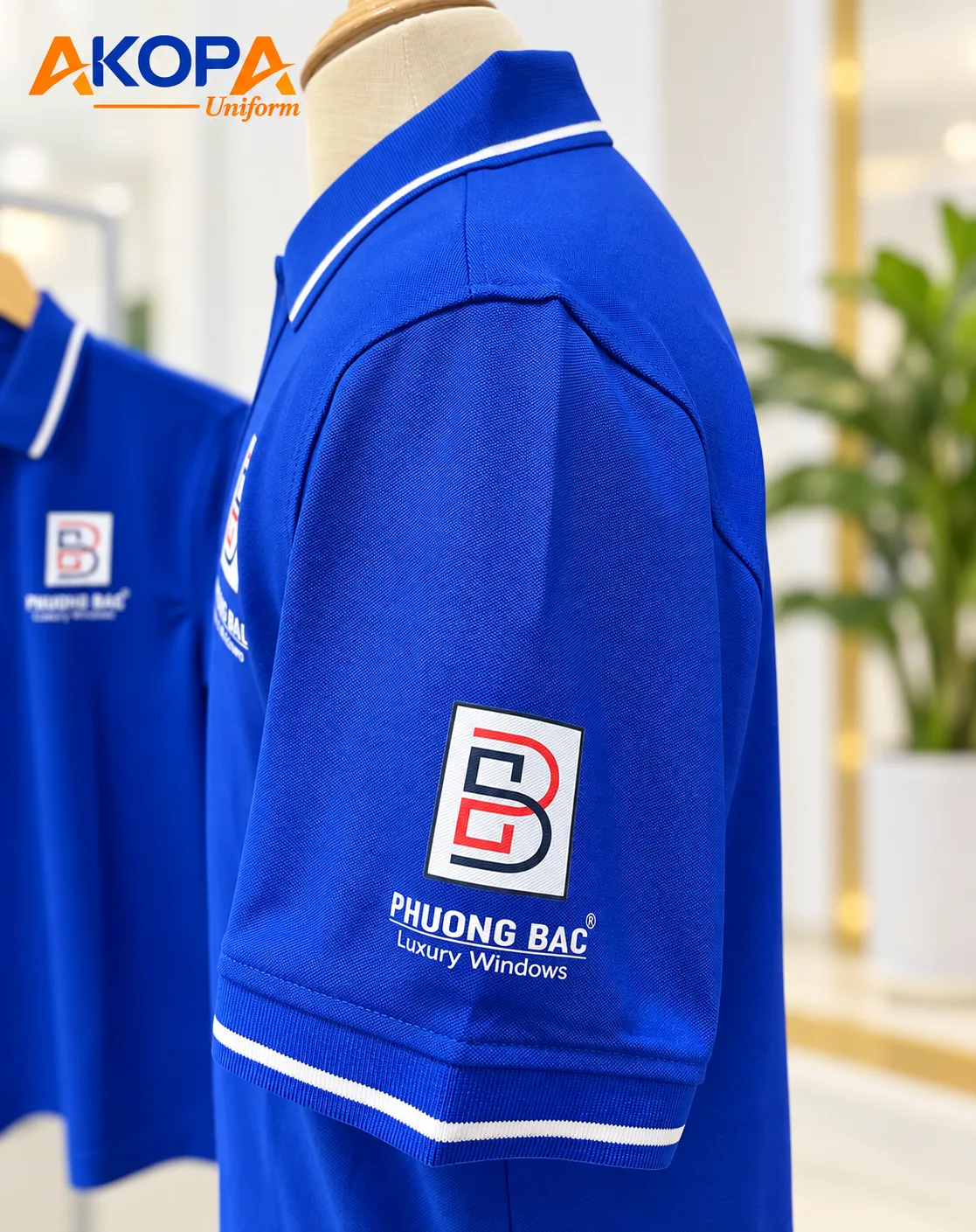 Chi tiết tay áo polo xanh hoàng gia, đường may và bo tay – AKOPA